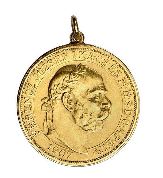 korona_ermes_ekszerek_medalok_nyaklancok/021_www_koronaportal_hu_1907-es_arany_100_koronas_medal.jpg