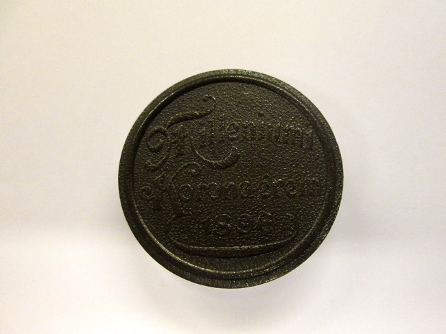 Sötétbarna domború milllenniumi ezüst 1 koronás díszdobozos változat